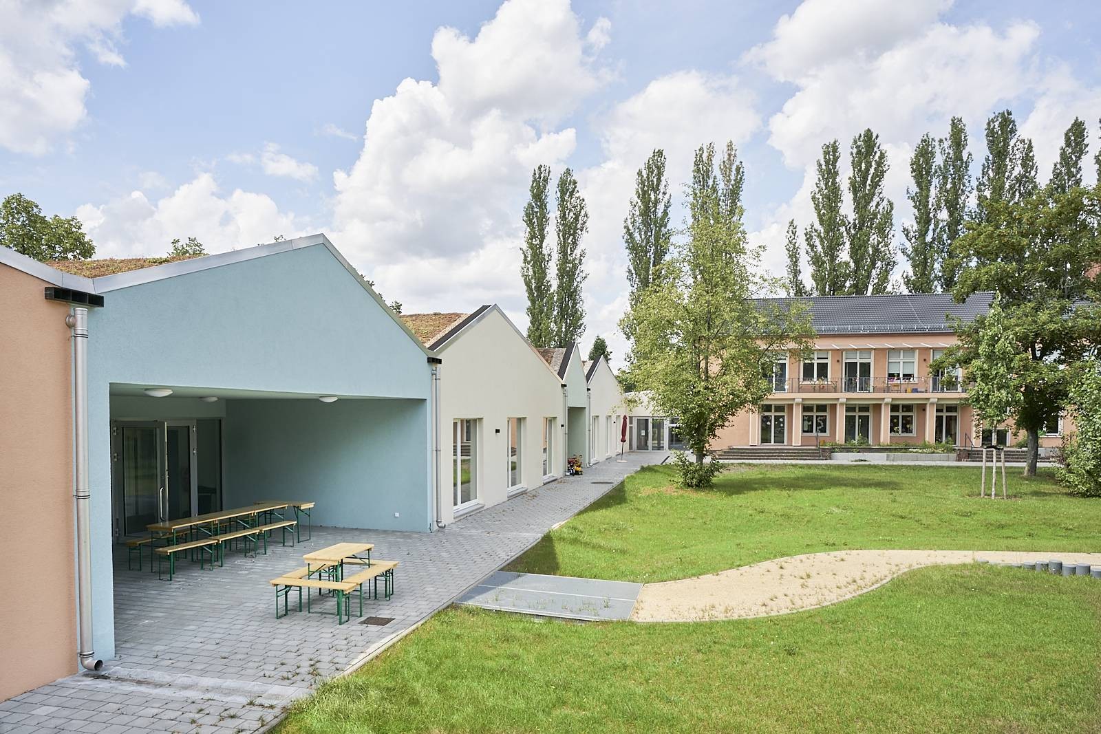 Kita Adlerküken / Erweiterungsneubau und Bestandsgebäude, Foto © Pablo Hassmann
