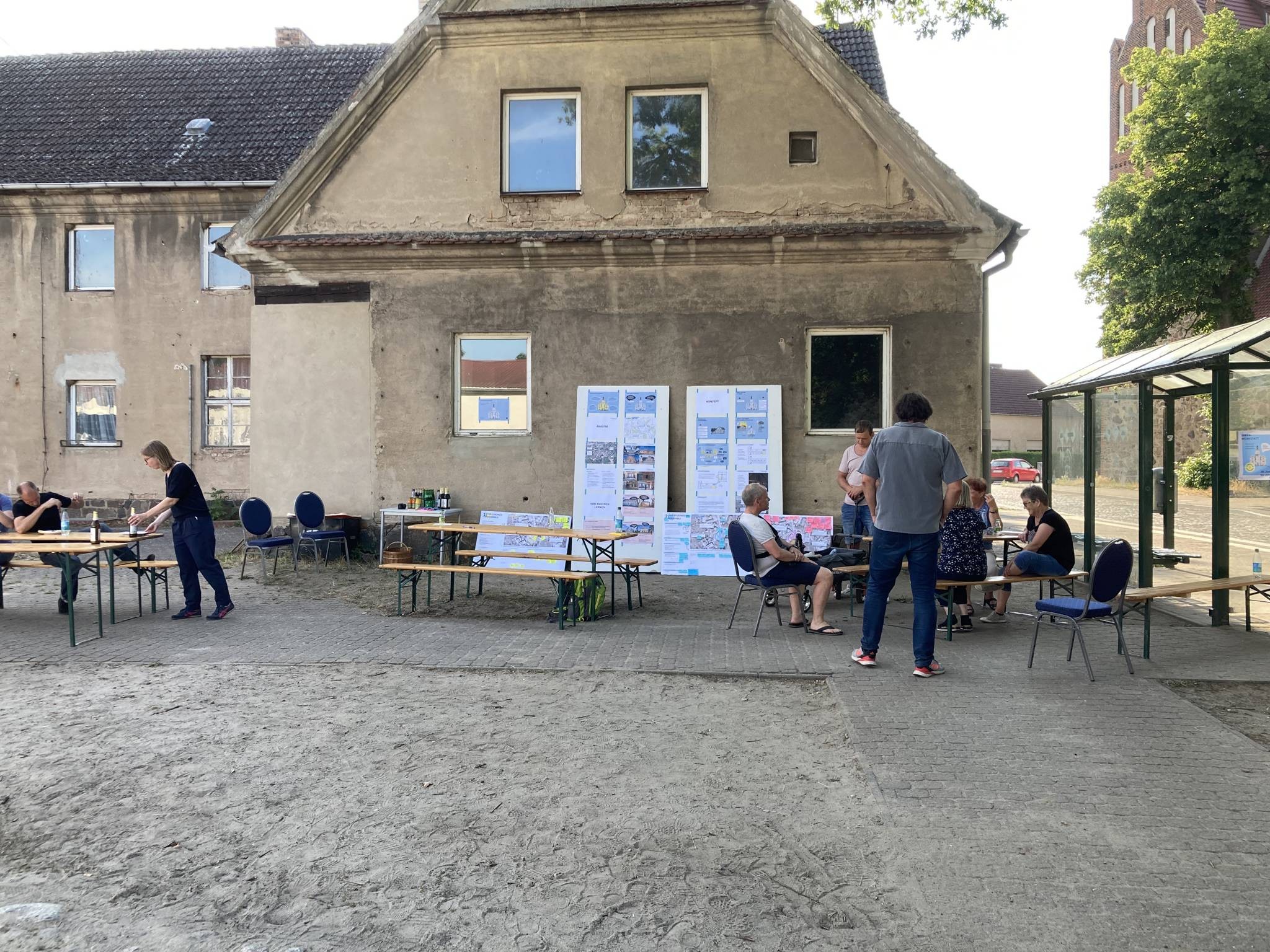 Präsentation der Arbeitsstände im Hof