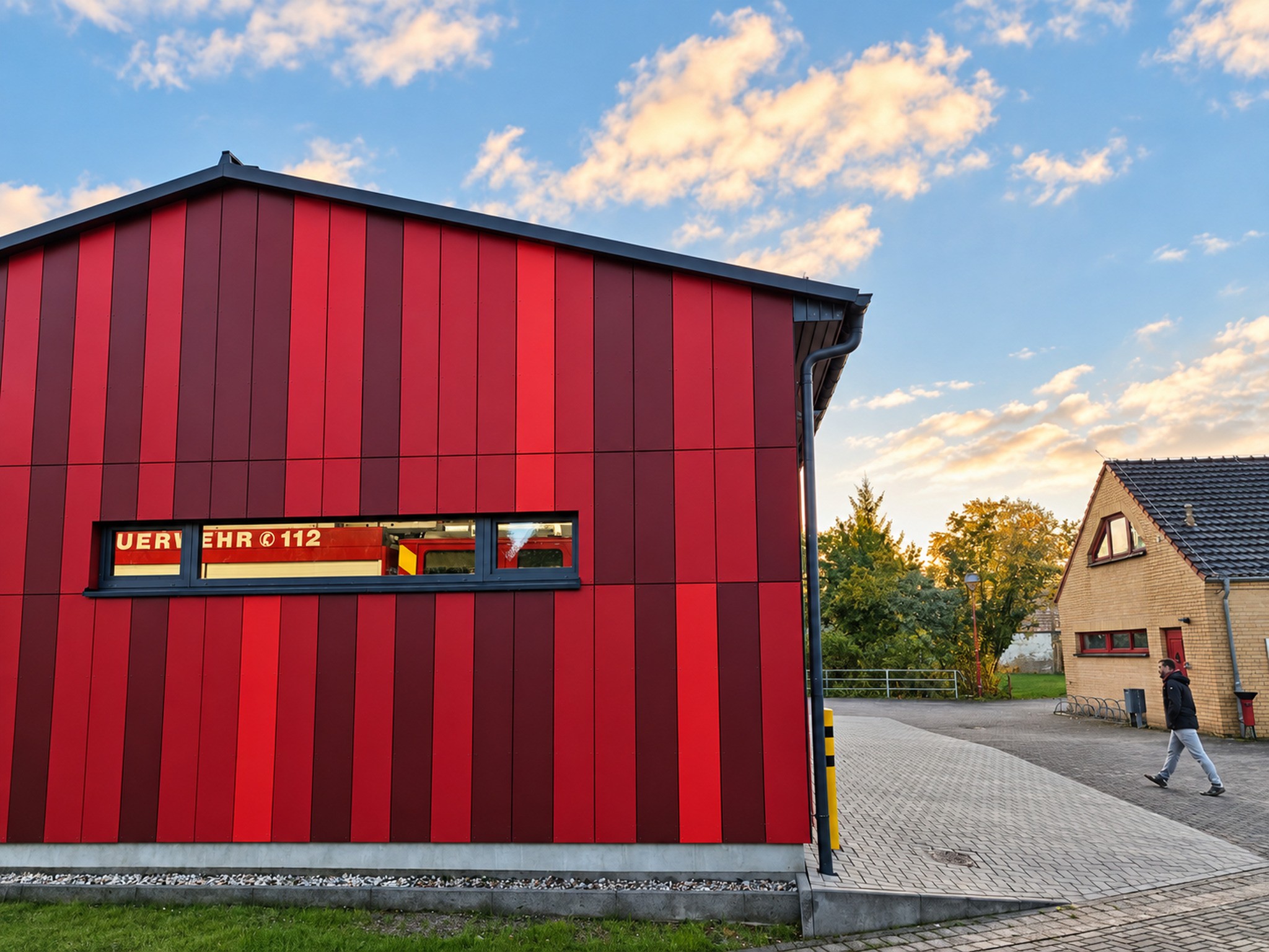 Seitenansicht / hinterlüftete HPL-Fassade