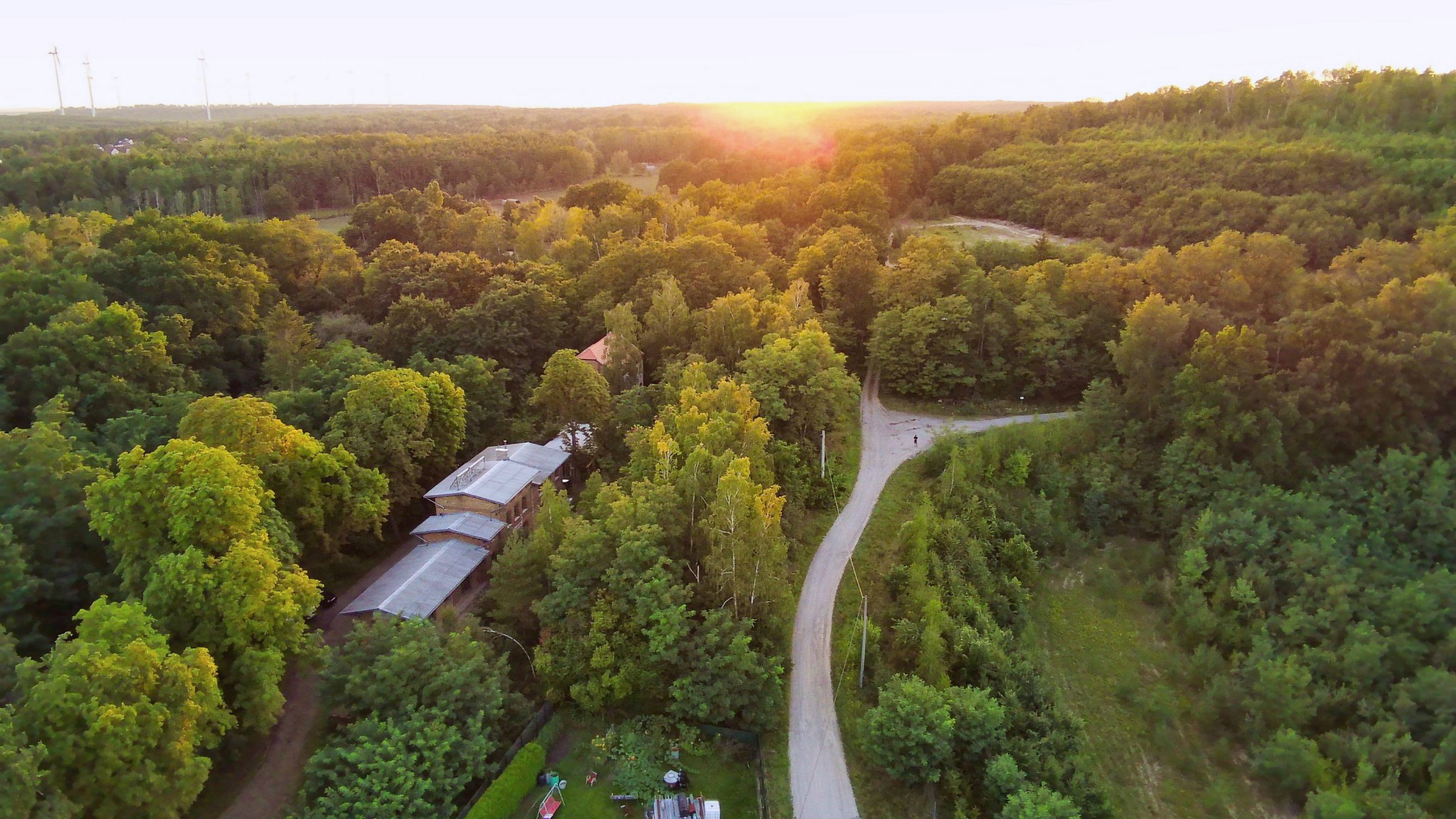 Bahnhof und Landschaft