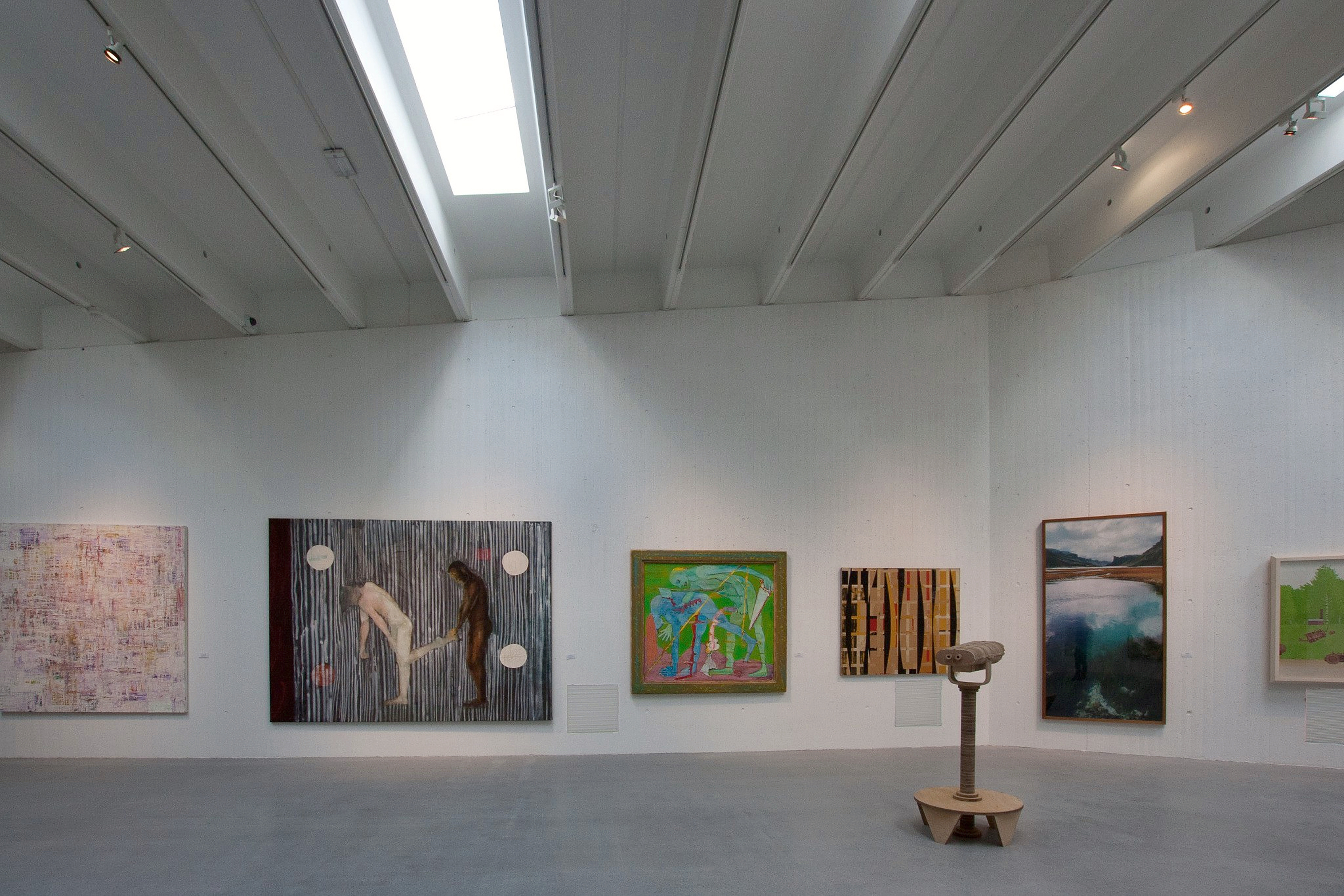 Ausstellungsraum mit indirektem Tageslicht.