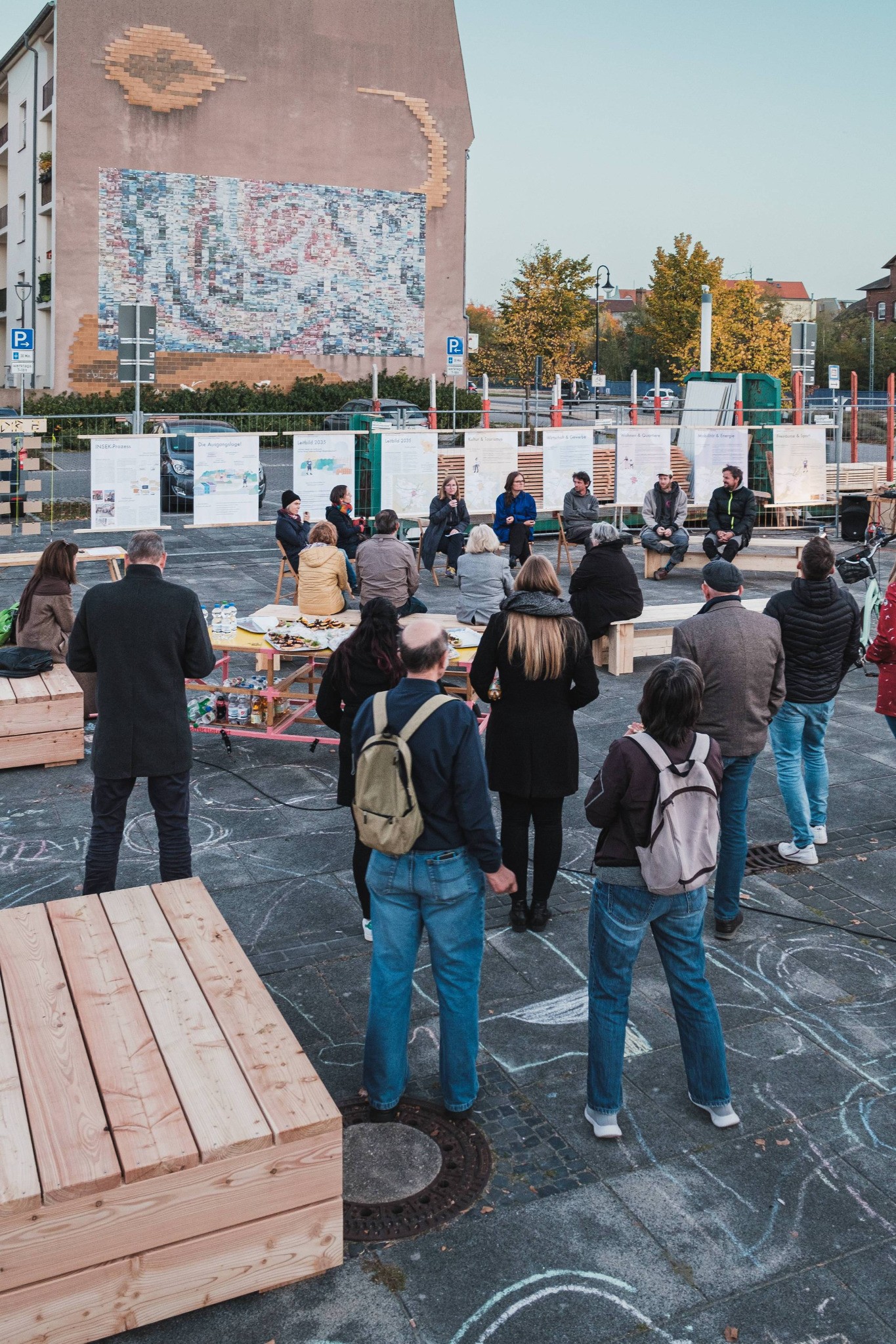 Öffentliches Forum auf dem Bahnhofsvorplatz · Foto: © Tine Jurtz